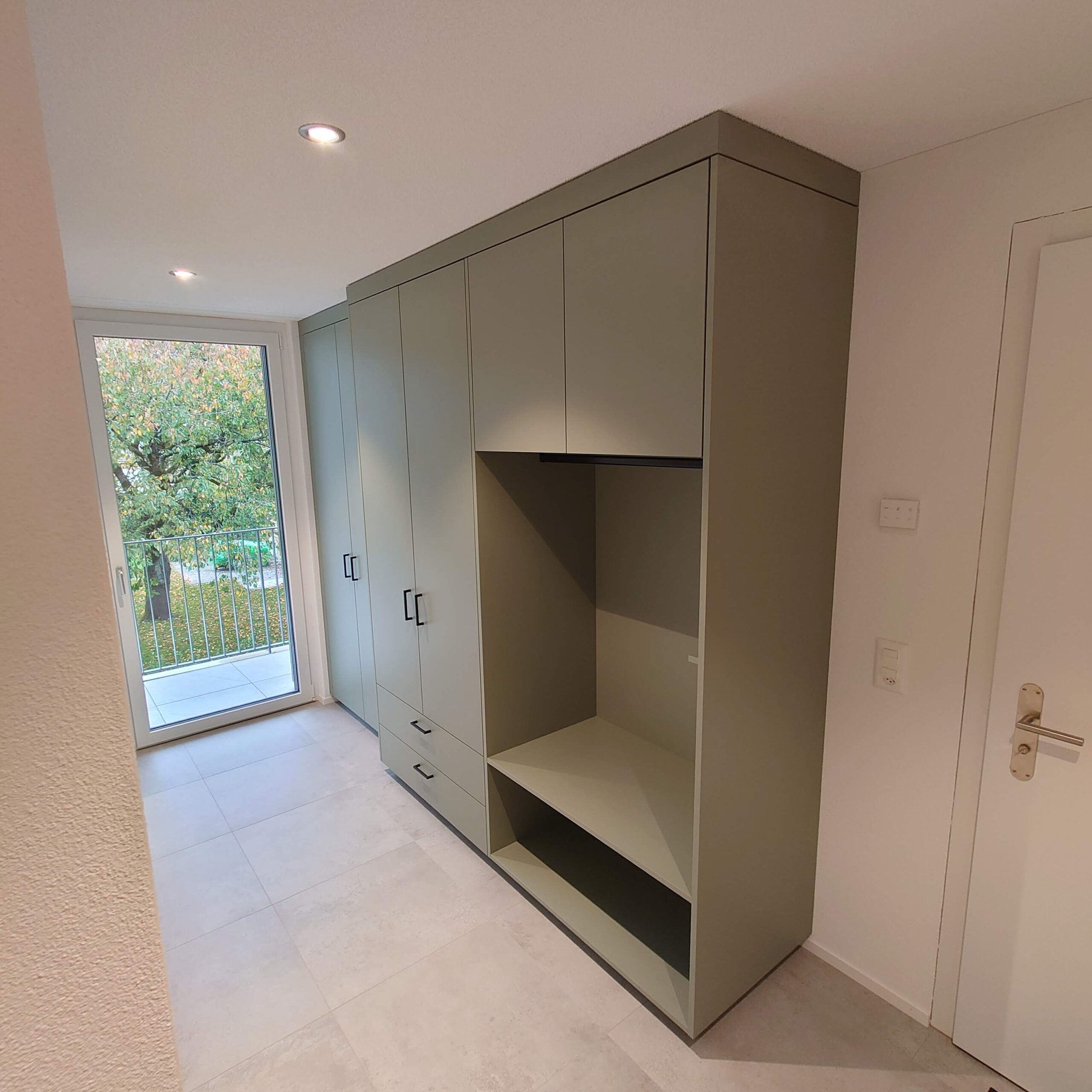 Garderobe Schrank hellgrün